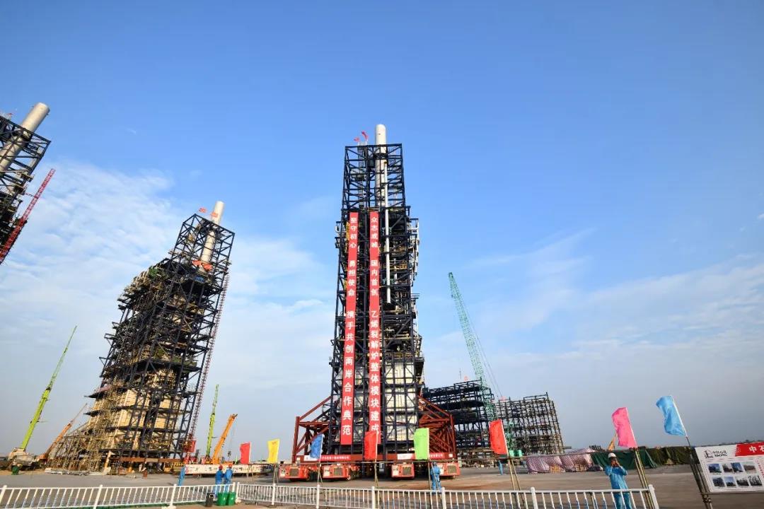 古雷炼化一体化项目最新进展:国内首台整体模块化乙烯裂解炉搬运顺利完成 古雷炼化一体化项目最新进展:国内首台整体模块化乙烯裂解炉搬运顺利完成